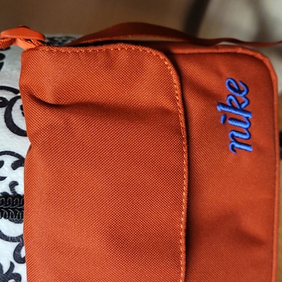 Nike Crossbody Bag - Picture 7 of 8